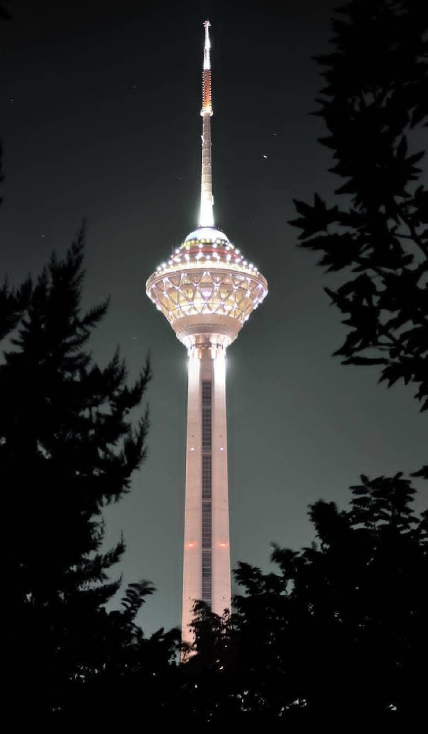 ✧ برج میلاد نورانی تهران در شب ✧