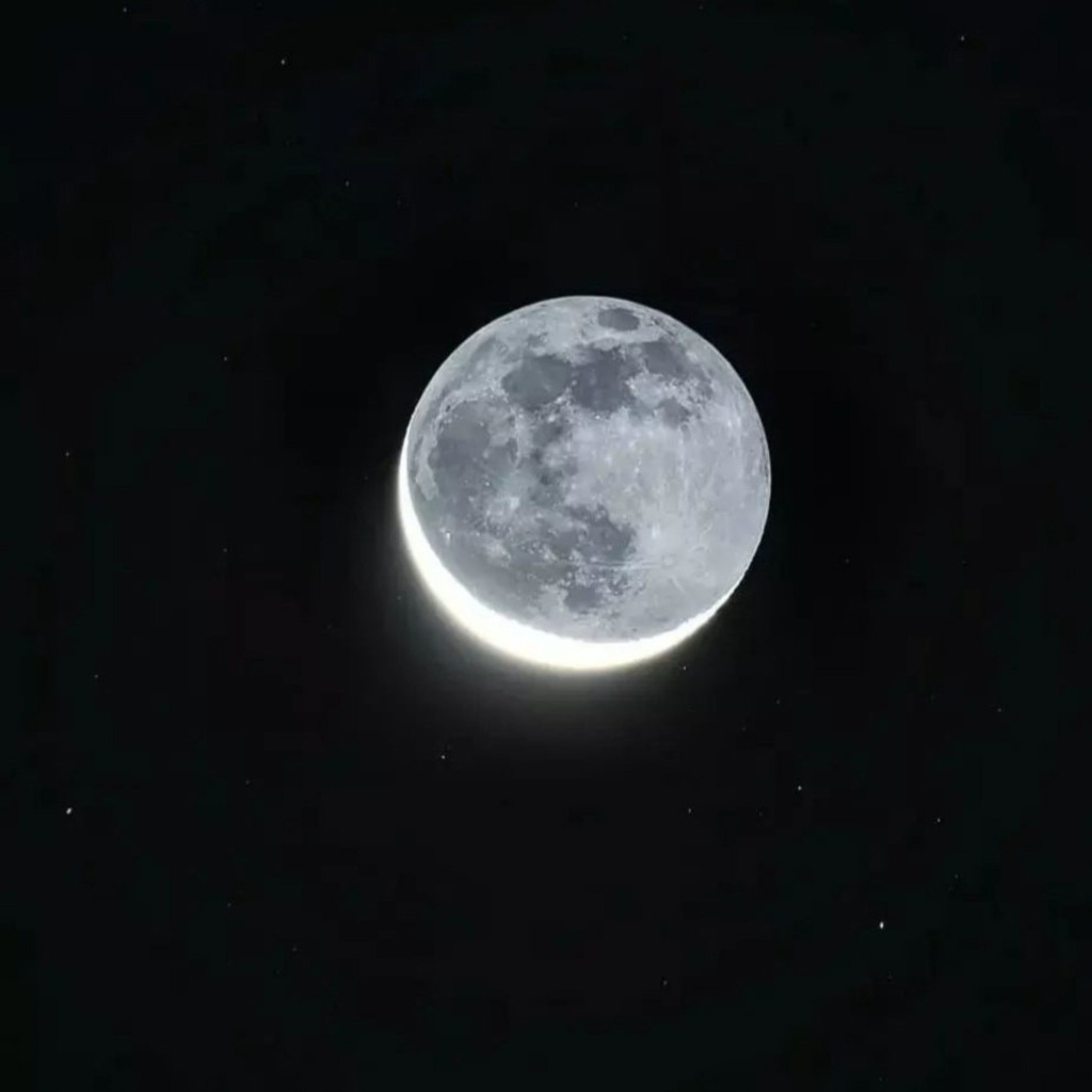 گوشیم پرع از عکسات " ماه کوچولو " 💙🌕️