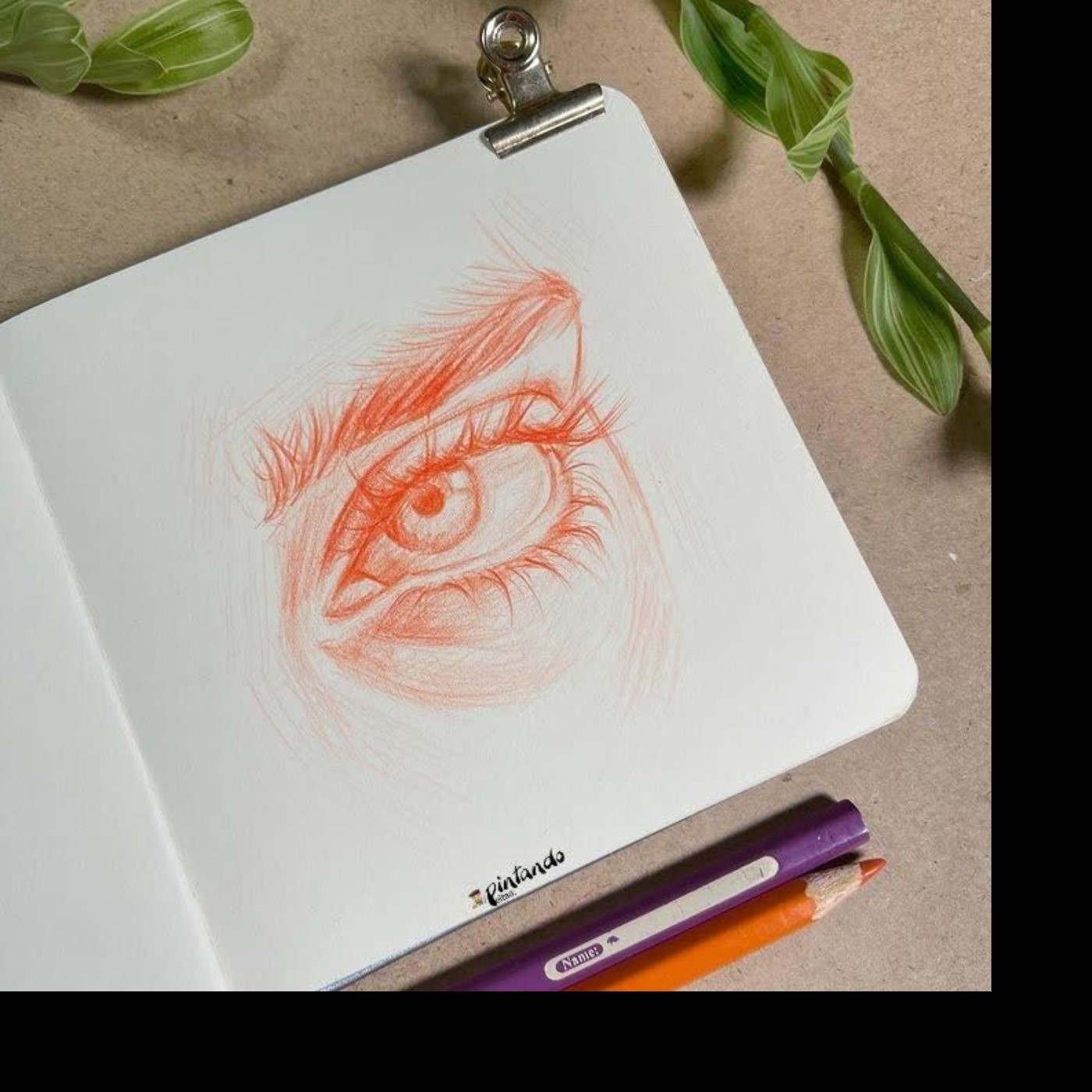 طراحی زیبای چشم انسان بارنگ نارنجی 