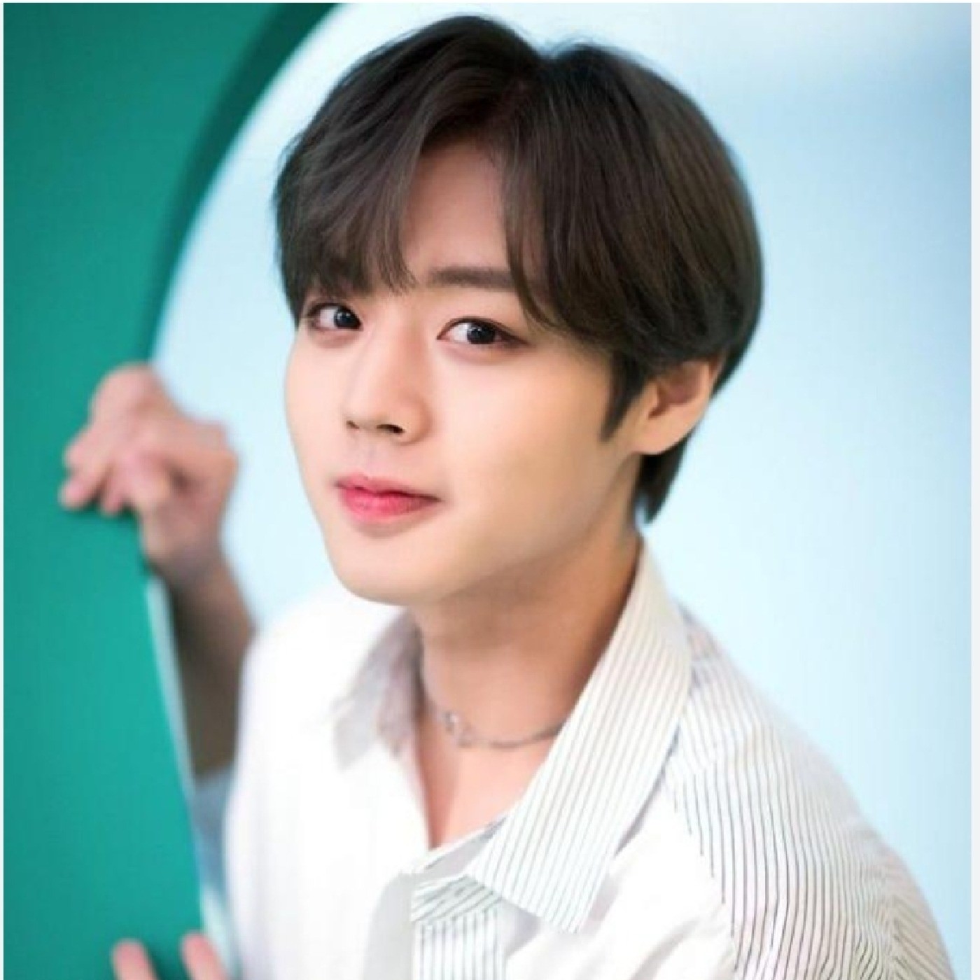  Park Jihoon, ηθοποιός και τραγουδιστής των μελών Vanawan 