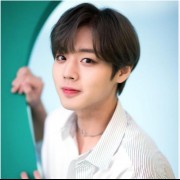  Park Jihoon, ηθοποιός και τραγουδιστής των μελών Vanawan 